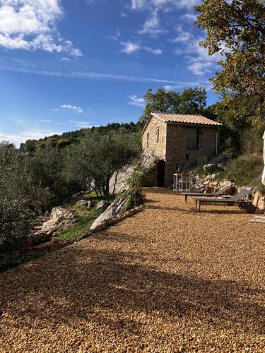 Buis-les-Baronnies Ski Chalet | Remote cottage with valley views