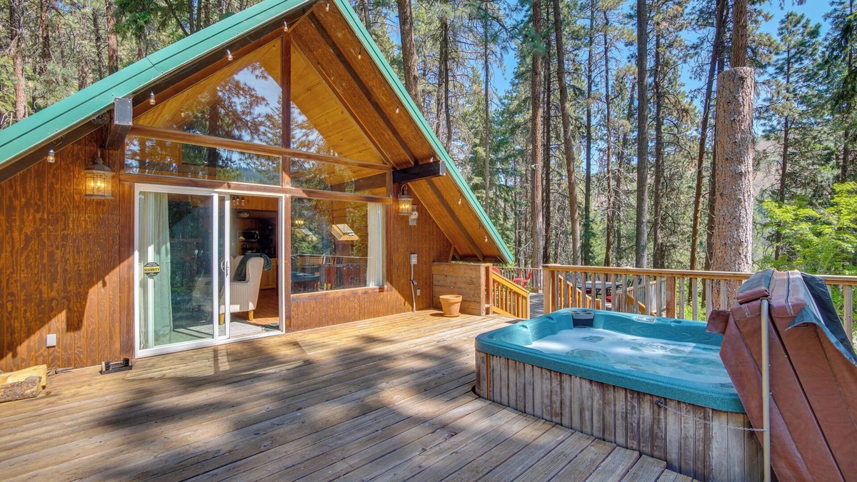 Naches Cabin | Remote Escape: Peaceful Cabin Near Naches River