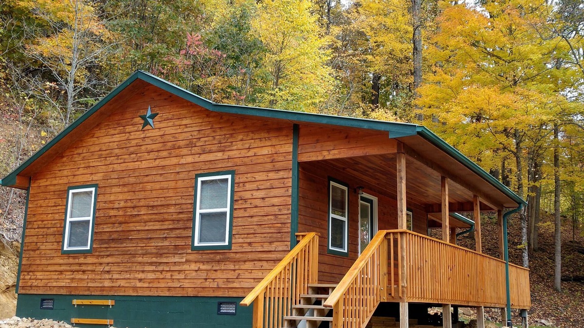 Burnsville Cabin | Remote & Private Cabin with Spa, Mountain Views and Hiking to Appalachian Trail.