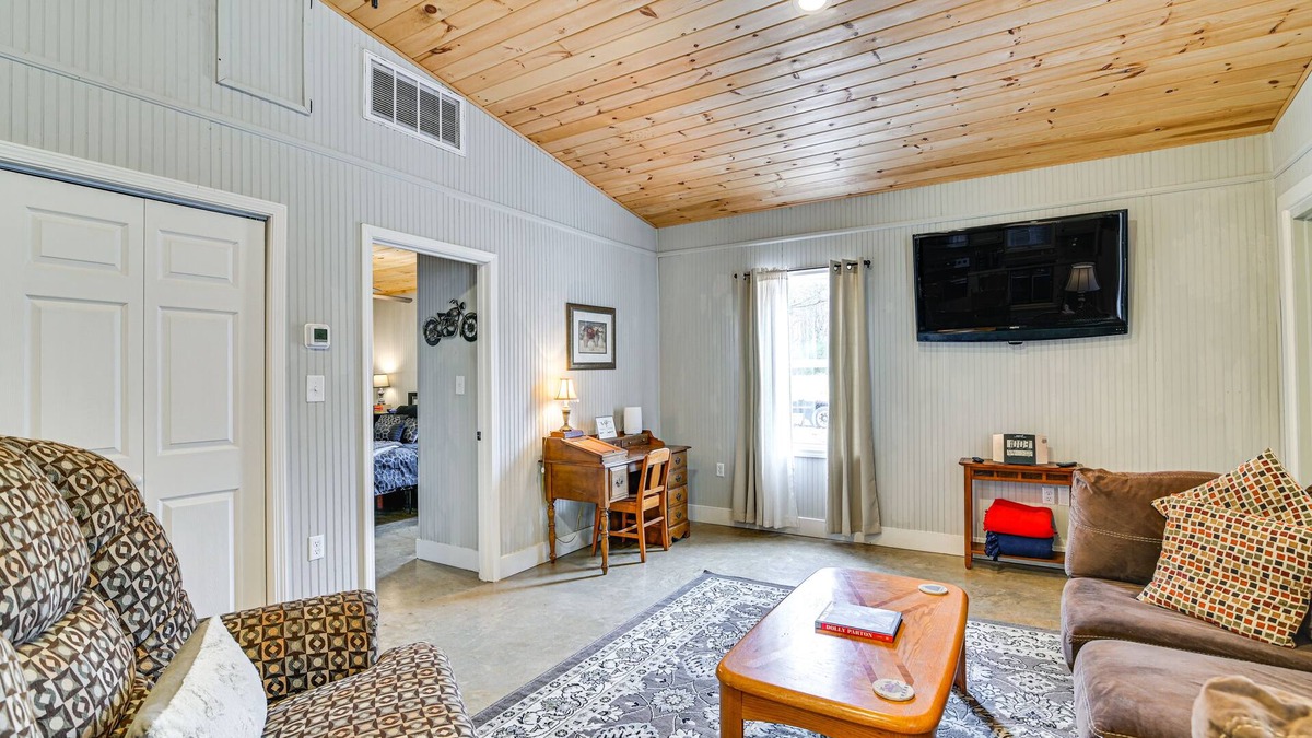 New Albany House | Remote Work-Friendly New Albany Home 5 Mi to Dtwn!