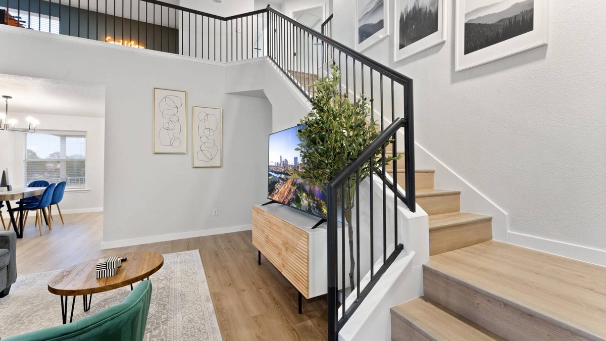 Pflugerville House | Remote Work Friendly King Beds Fast Wifi 3BR