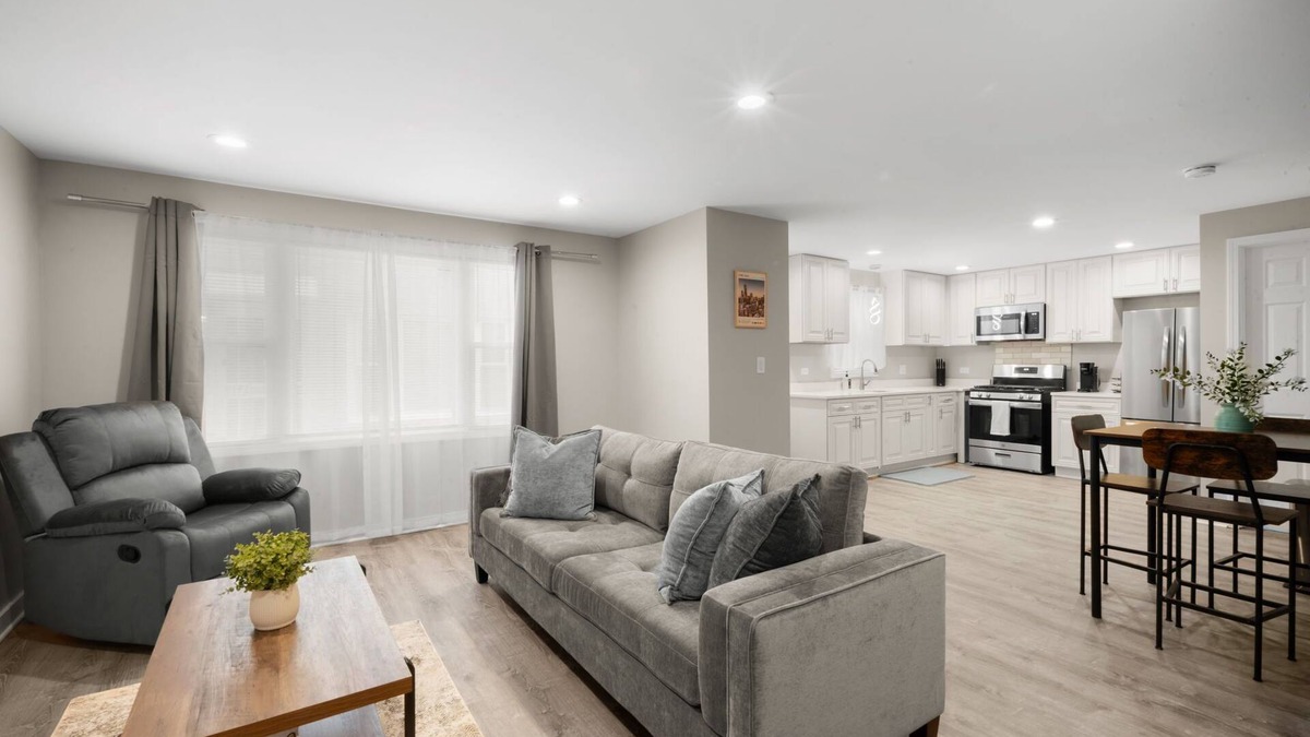 Jackson Park Highlands House | Remote Worker Special: 2-bedroom townhome in Jackson Park Highlands neighborhood