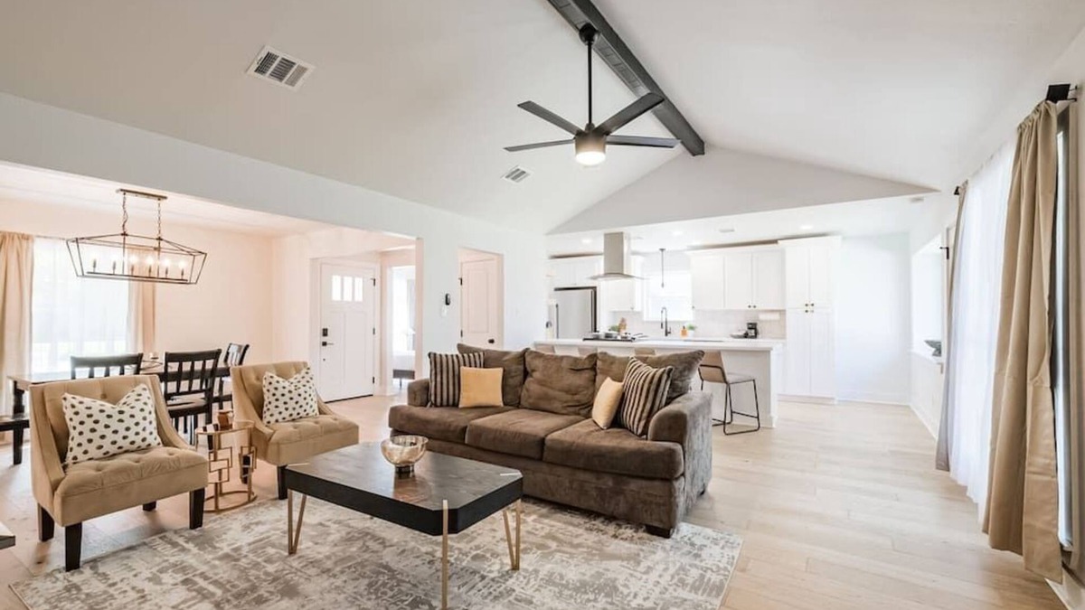 Garden Oaks House | Rena Heights, Spacious, Pet Friendly
