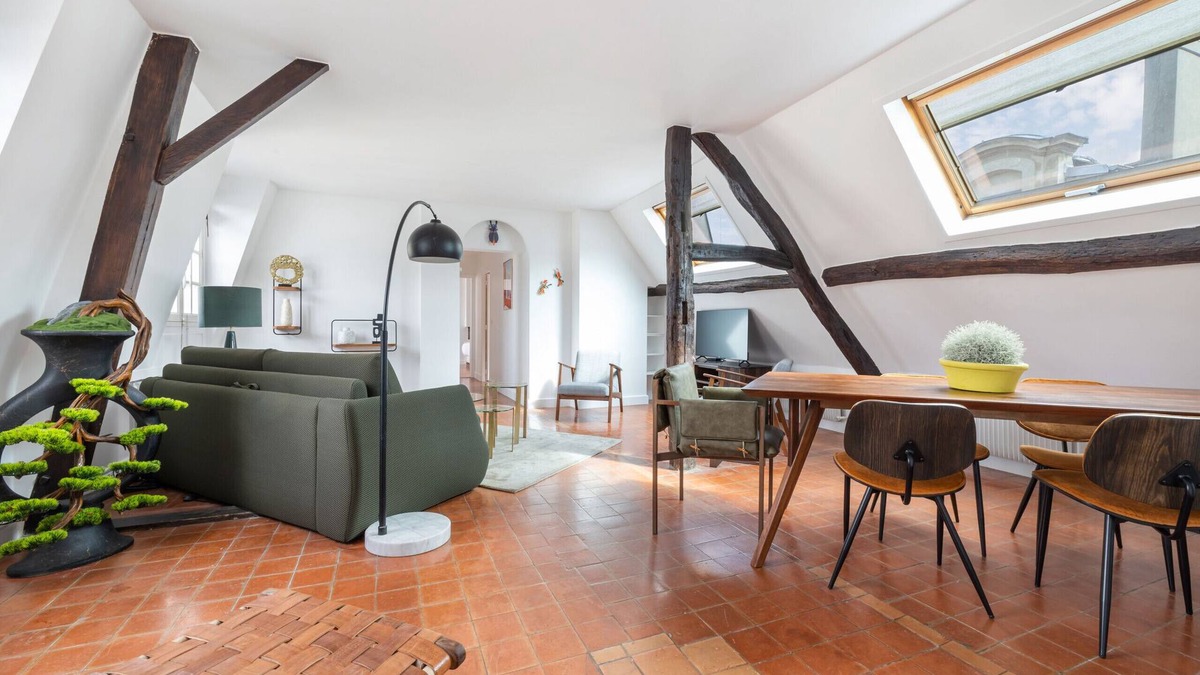 Marais Apartment | Renaissance, 2BR/1BA, 5 people