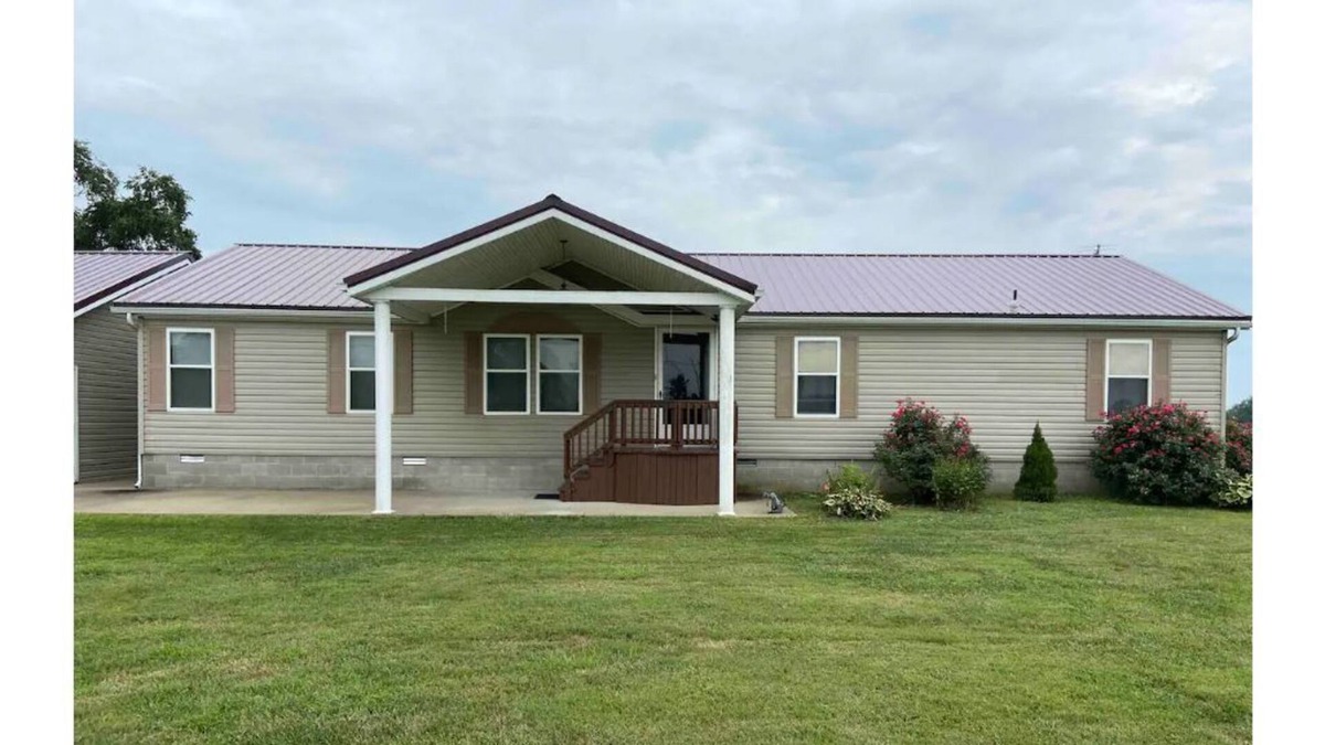Benton House | Rend Lake Lodge, short and long term rental, utilities included. ￼