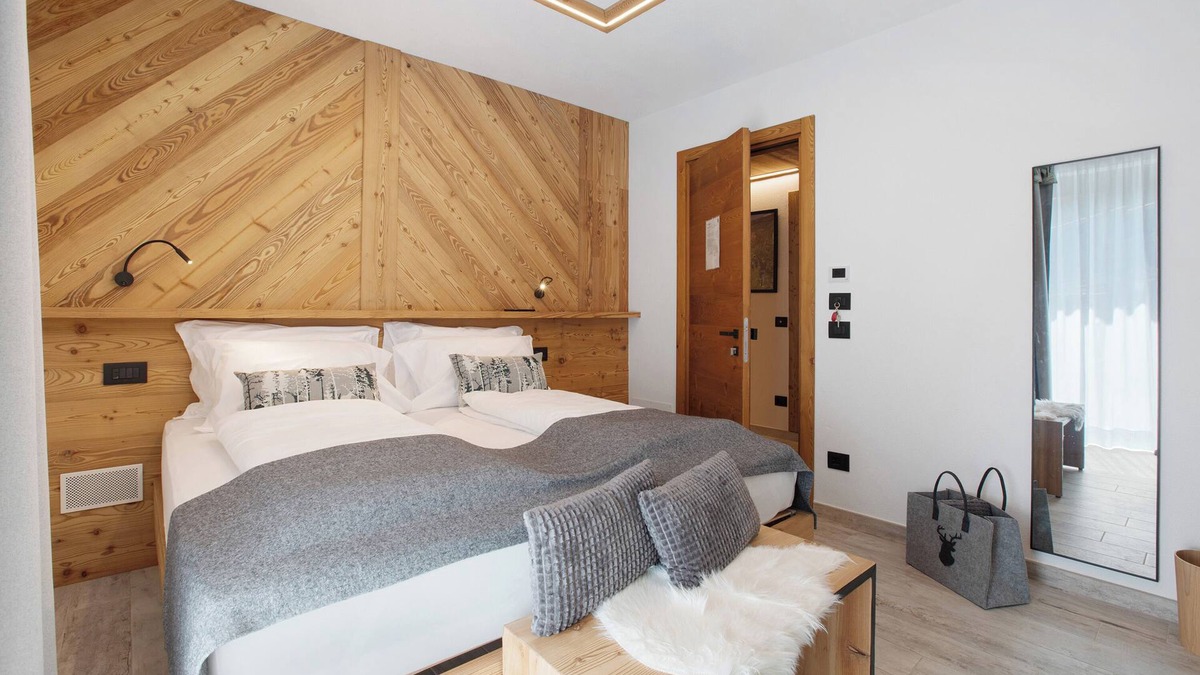 Saint-Pierre Apartment | 'Renetta' Room with Mountain View, Wi-Fi and Air Conditioning