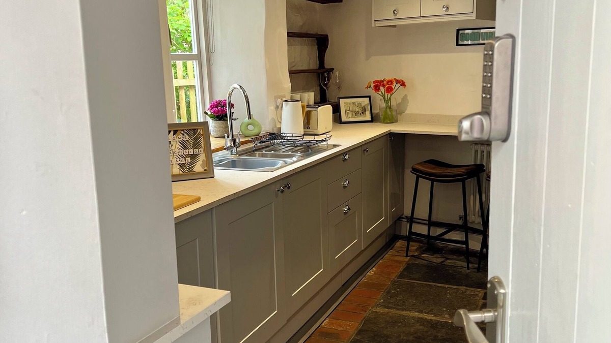 Wells House | Rennovated 2 bed dog friendly cosy cottage in central Wells