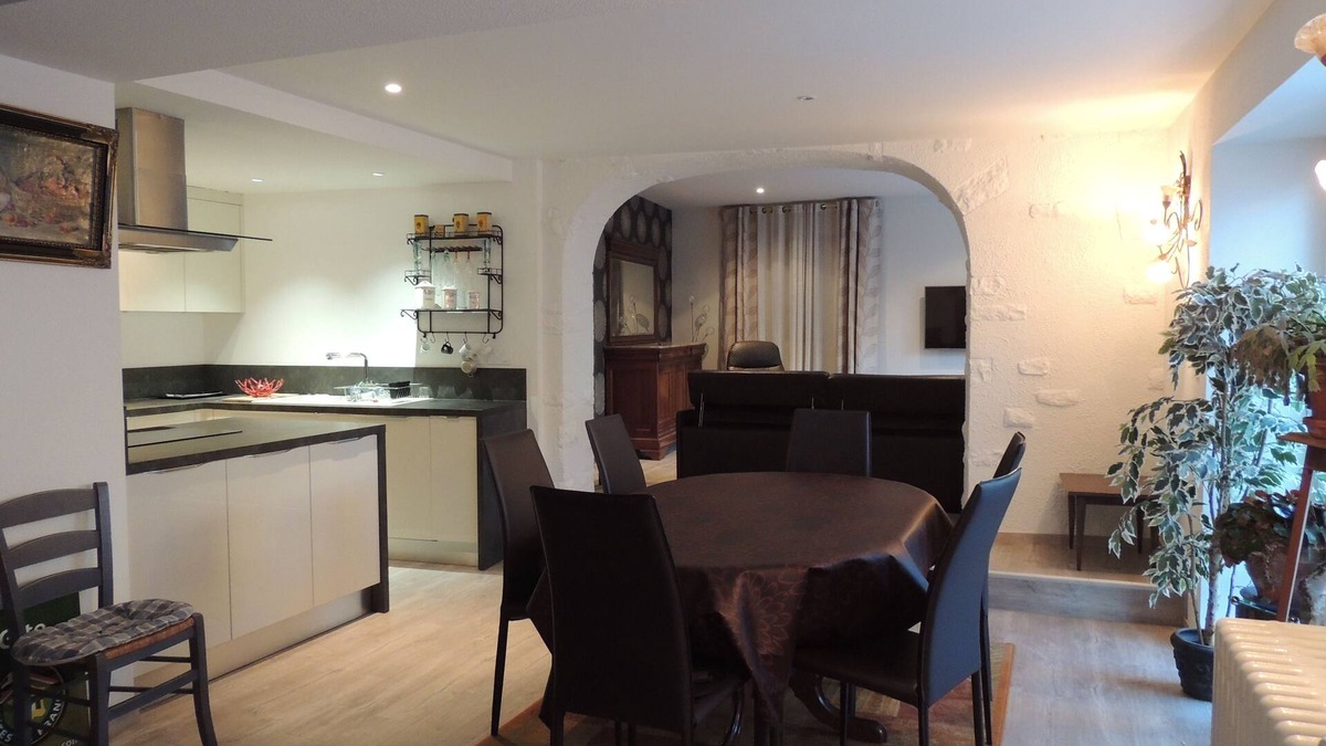 Saint-Laurent-en-Grandvaux House | RENOVATED HOUSE ALL COMFORT IN THE HEART OF THE VILLAGE - PRIVATE PARKING