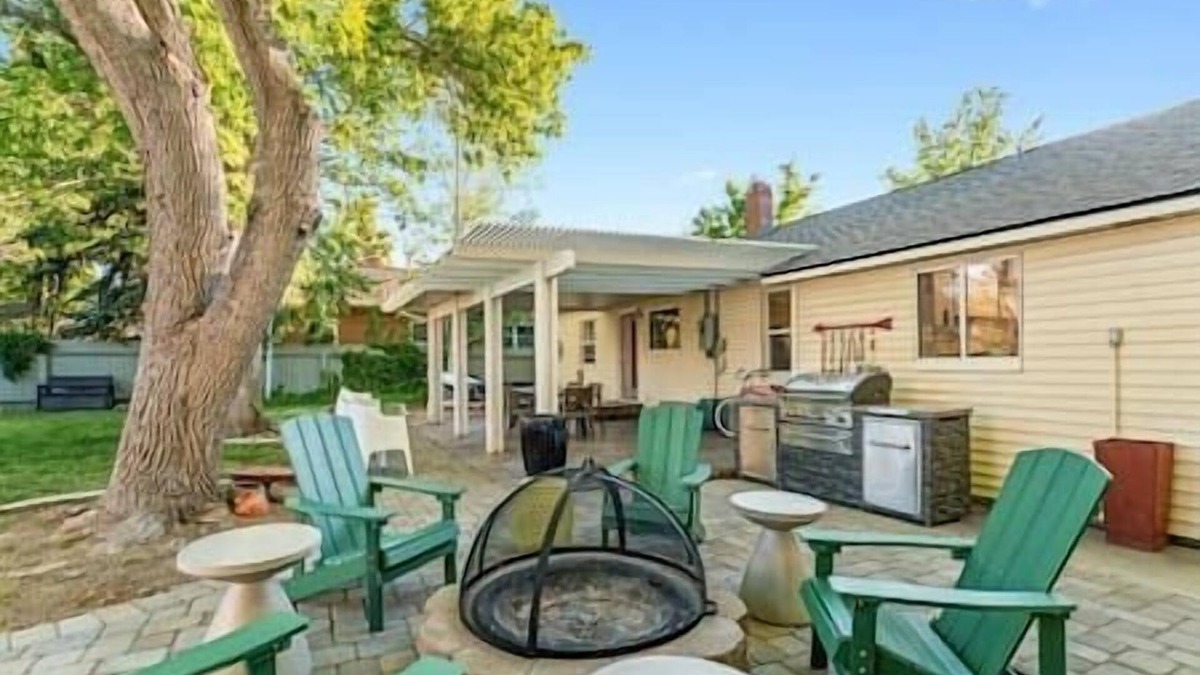 Old Southwest House | Reno Roost a welcoming private home with yard in Old SW Reno