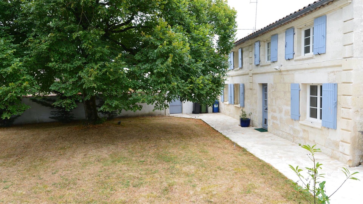 Saint-Georges-des-Coteaux Villa | Renovated Charentaise property with private pool.sleeps 9. Pets allowed