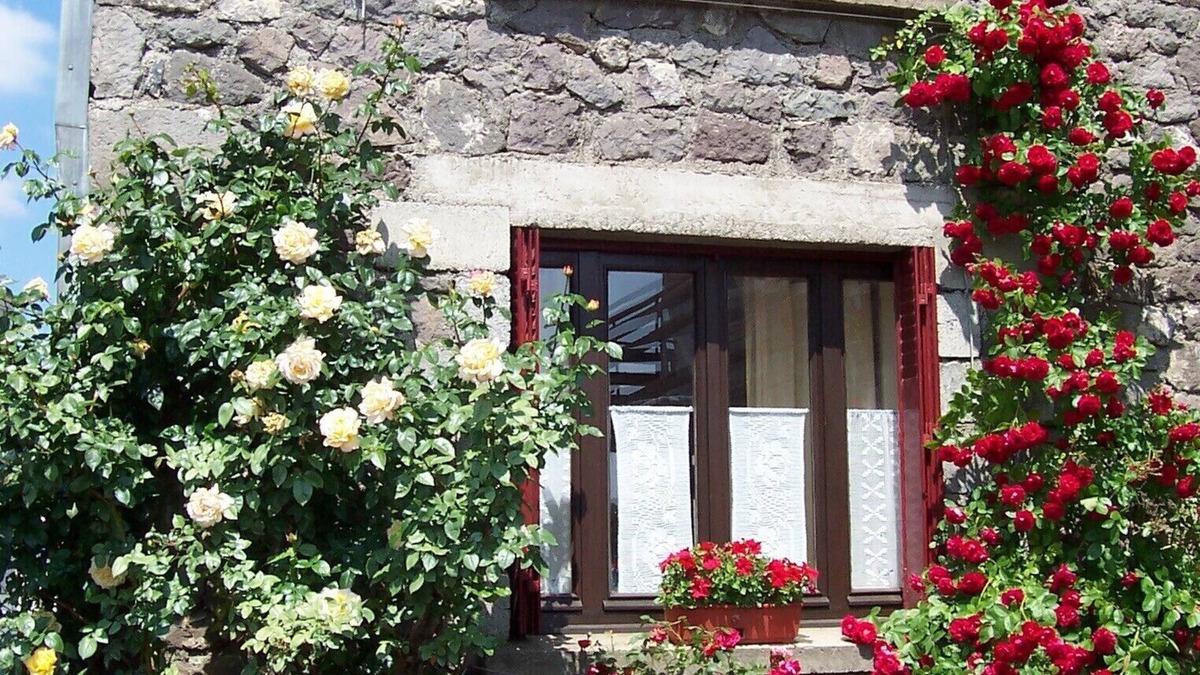 Besse-en-Chandesse House | Renovated village house classification 3 * capacity for 6 people