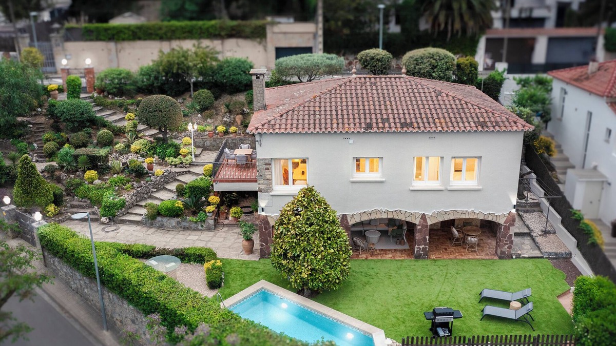 Sant Cugat del Valles House | Renovada en 2024 a 10 Minutos de Barcelona