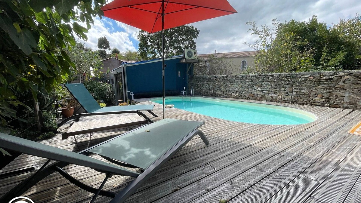 Mareuil-Sur-Lay-Dissais Cottage | Renovated House with Shared Pool and Garden in Mareuil-sur-Lay, Sleeps 6