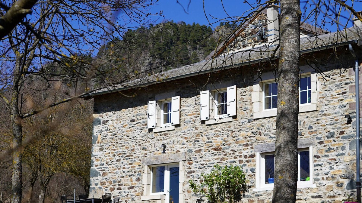 Saint-Etienne-Lardeyrol Cottage | Renovated farmhouse in quiet area with private parking and free Wifi in Saint-Étienne-Lardeyrol