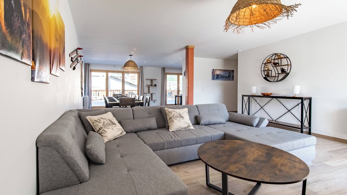 Saint-Jean-de-Maurienne Apartment | Renovated apartment with terrace for 14 people