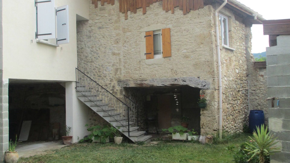 Saint-Laurent-en-Royans House | Renovated country house in Royans Vercors