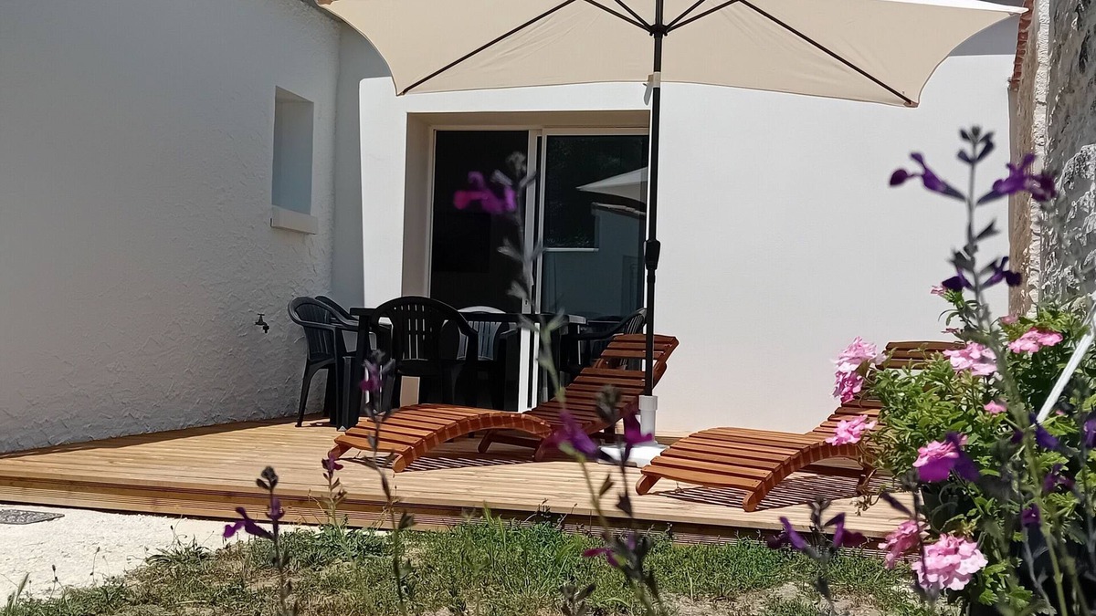 Saint-Georges-d'Oleron House | Renovated vacation home fully equipped enclosed grounds saint georges d'oléron
