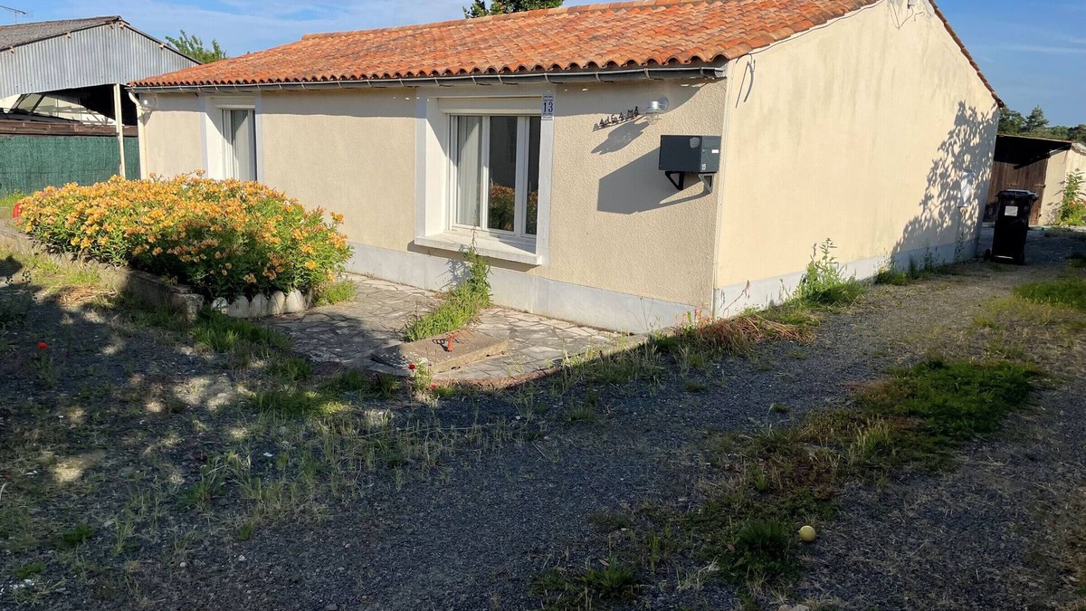 Saint-Michel-en-l'Herm House | Renovated house, quiet area, pets allowed, 5 people