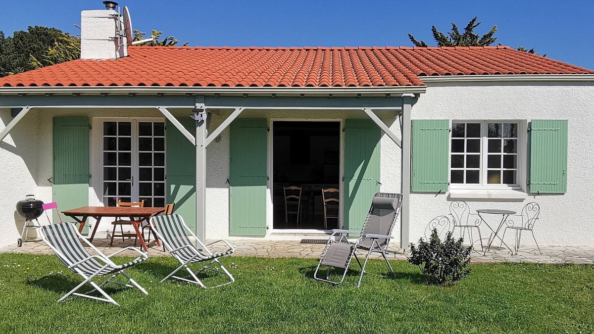Saint-Vincent-sur-Jard House | Renovated house for 6 near Bouil Beach, private parking