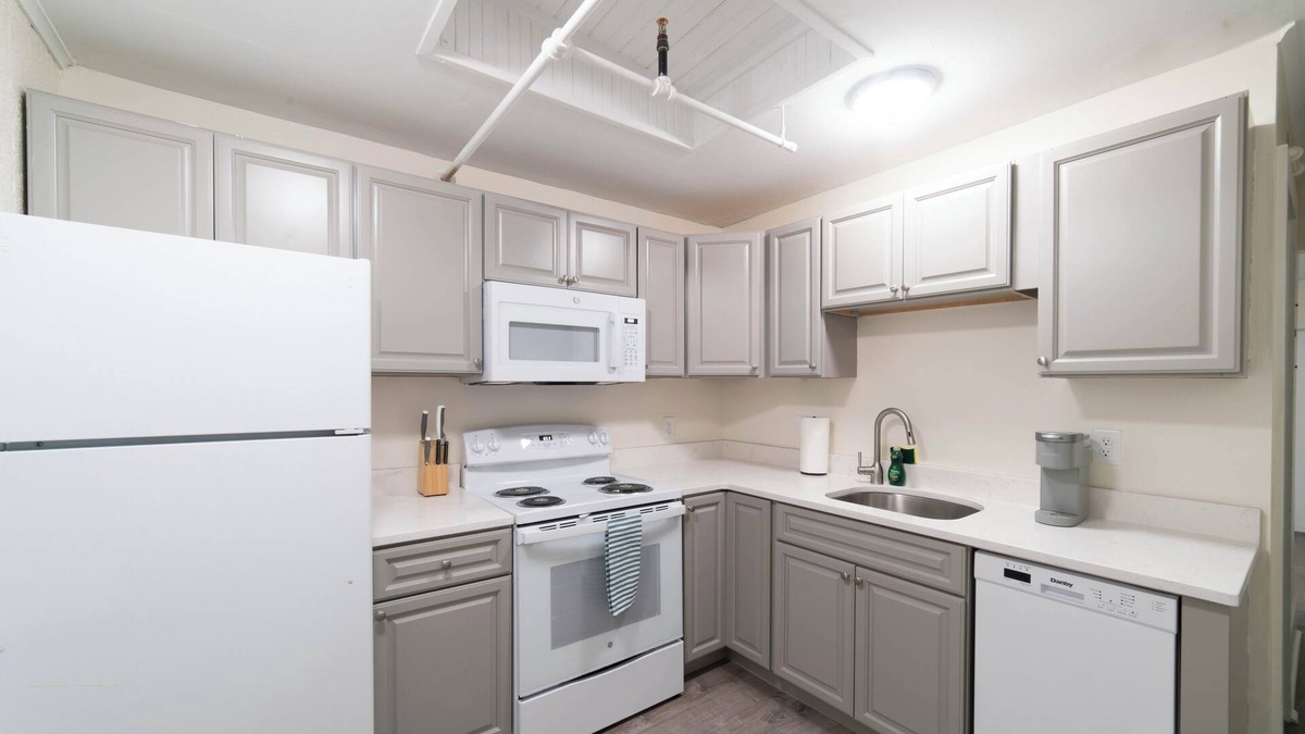 Falmouth Apartment | Renovated 1-bedroom apartment in Downtown Falmouth Located Right on Main Street
