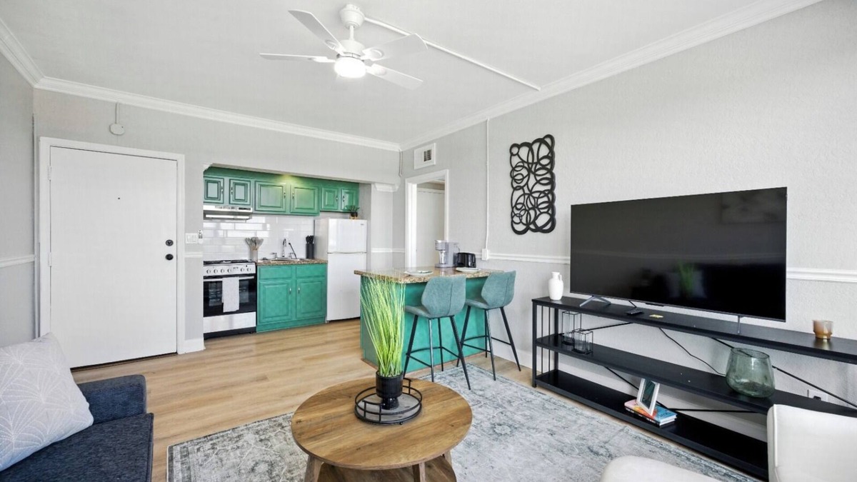 Downtown Jacksonville Apartment | Renovated 16th-Floor 1BR Skyline Views+Prime Location