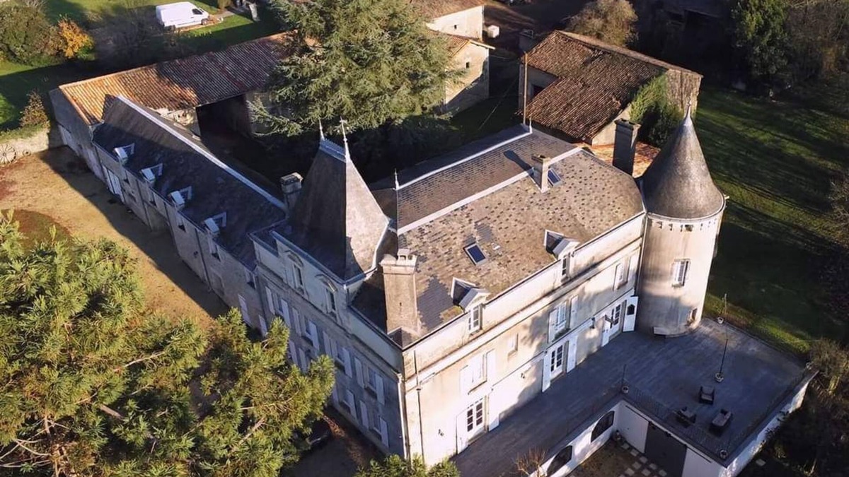 Exireuil Other | Renovated 17th-century château, a unique experience in the Niort countryside