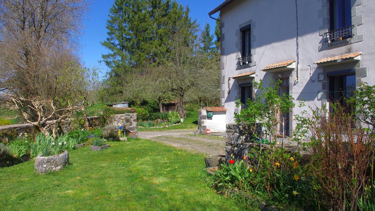 Aurillac House | Renovated 1920s house, 15 minutes' walk from town center, quiet location.