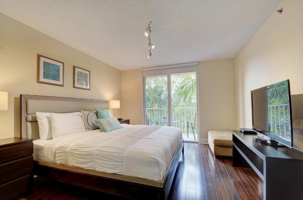 Aventura Apartment | Renovated 2/2 Unit at Yacht Club/Aventura