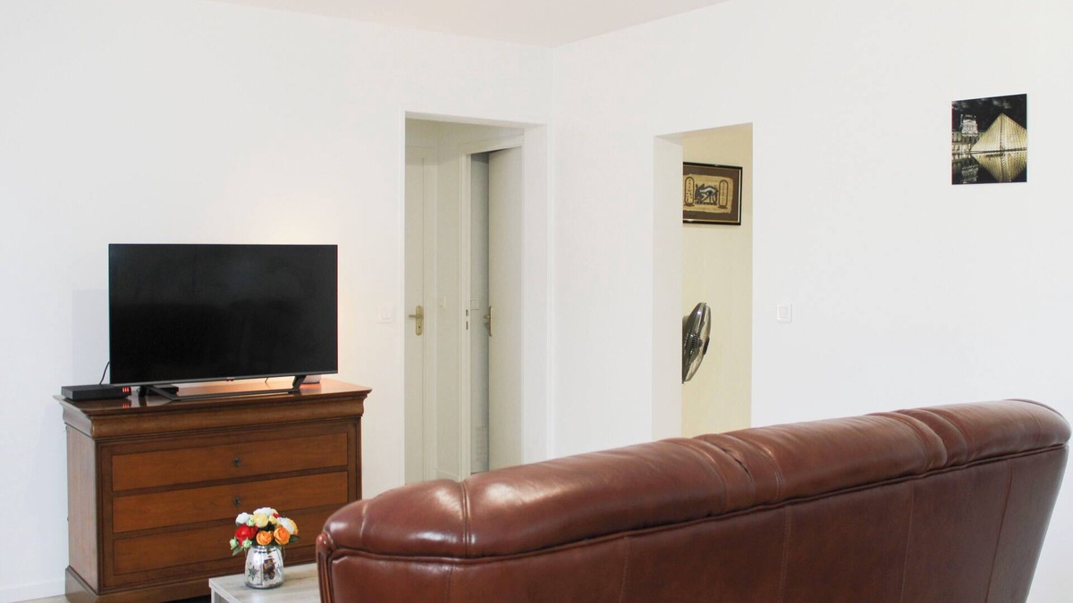 Drancy Apartment | Renovated 2-bedroom apartment