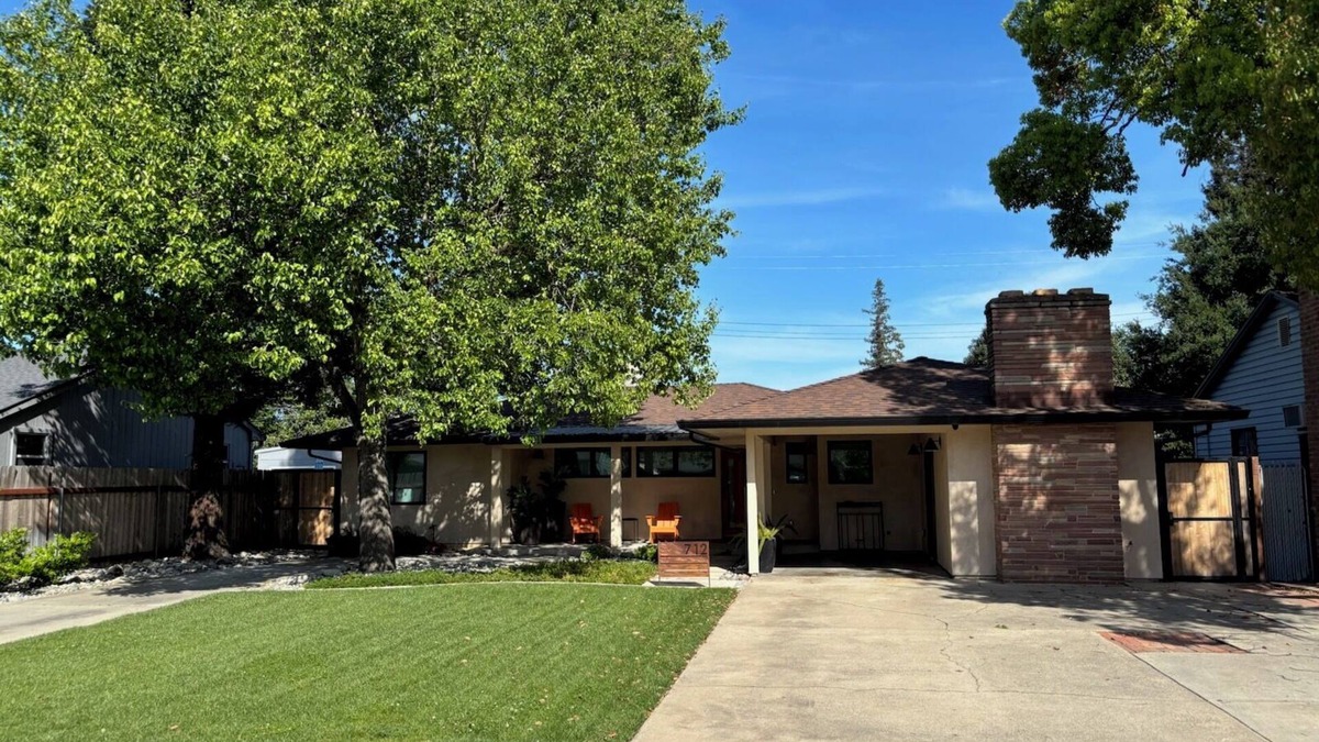 Lodi House | Renovated 2 bedroom in a great West End location.