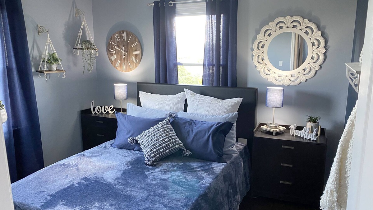 Monroe Apartment | Renovated 2 Bedroom with King Bed, Pets Welcome, Washer & Dryer