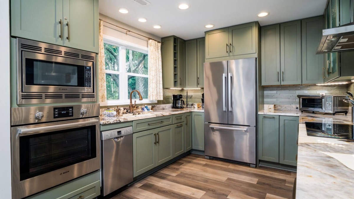 Tarpon Pond House | Renovated 2 BR + Loft/2BA Tarpon Pond Cottage! Great Views! Dog Friendly!