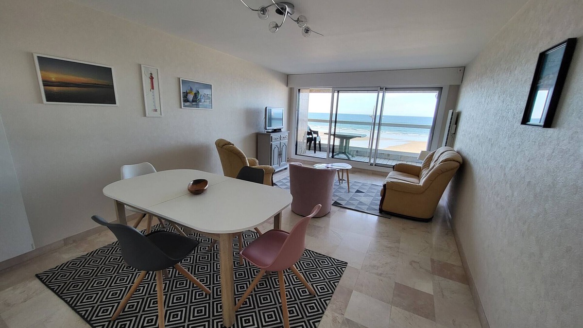 Les Sables d'Olonne Apartment | Renovated 2-Bedroom Apartment with Garage and Balcony, Steps from the Beach