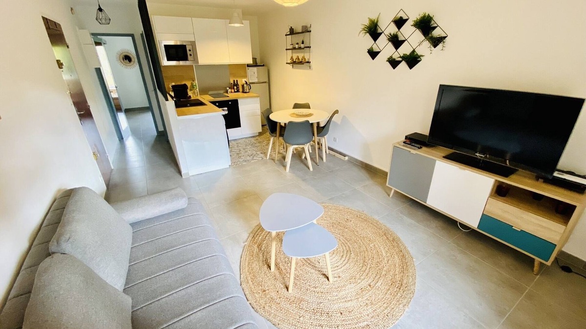 Grand Sud Apartment | Renovated 2-room apartment with balcony and private parking