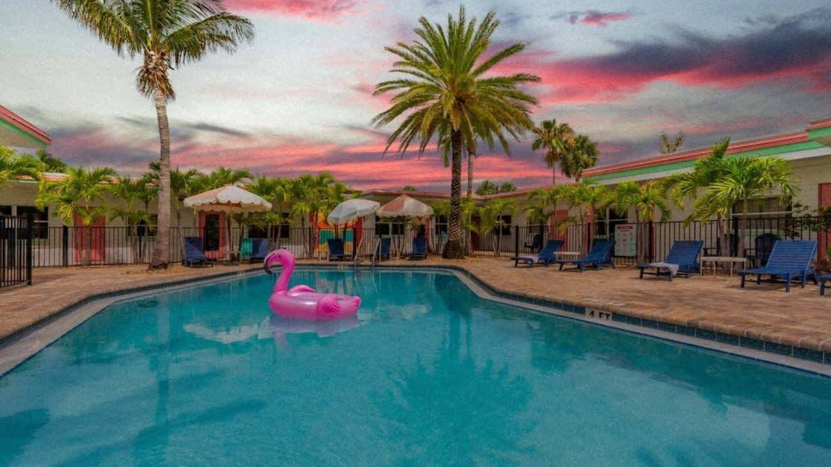 Bay Esplanade Apartment | Renovated 2025 - Retro Beach Oasis with Color Pop