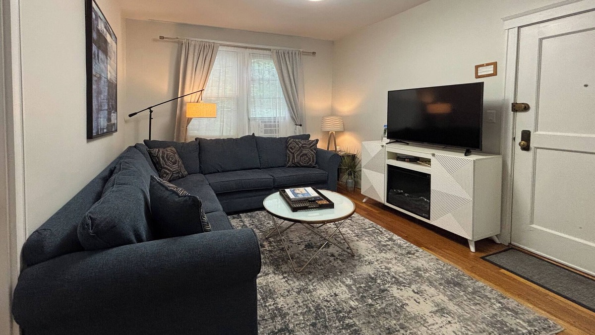 Brookline Apartment | Renovated 2Bed, 0.5 mile to Longwood Med Hospitals