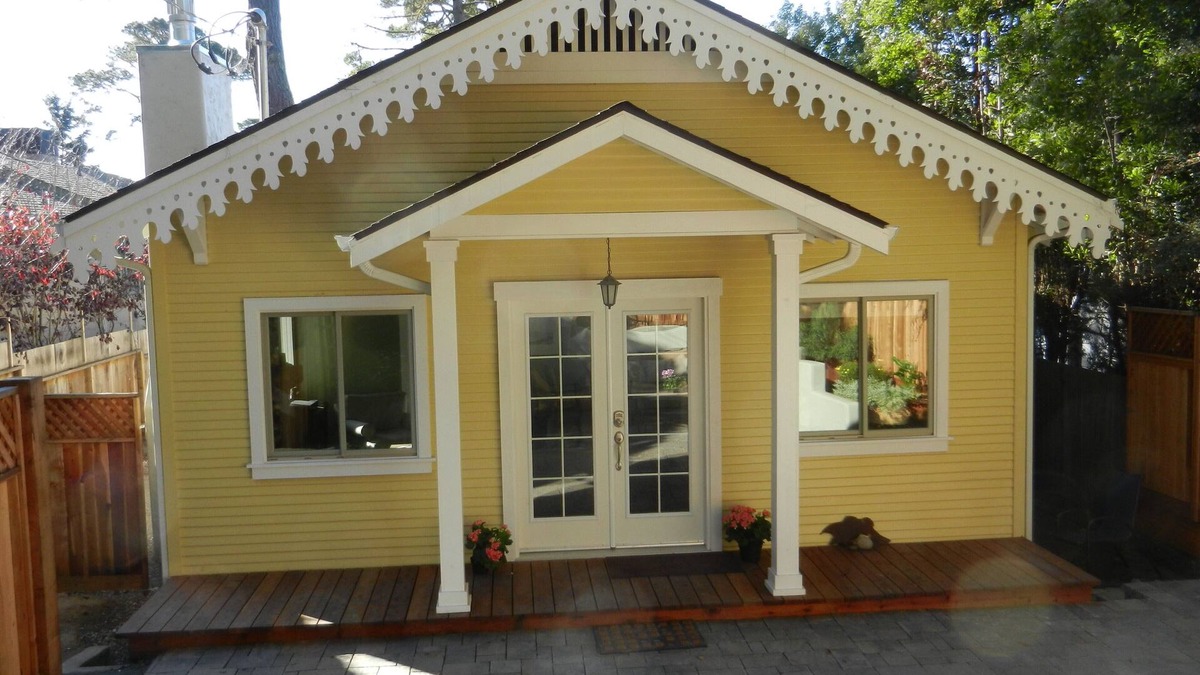 Northeast Carmel Cottage | Renovated 2BR, 2 Ba + Den Carmel Charmer - Gingerbread Cottage
