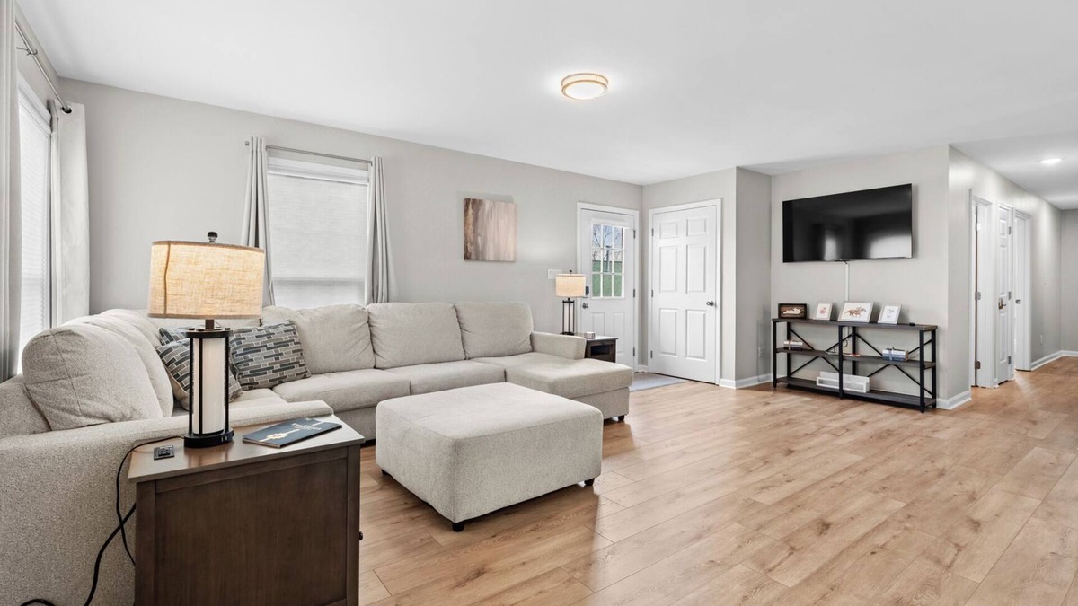 La Grange House | Renovated 3 bedroom, 2.5 bath 1,900 sq ft home with finished walkout basement
