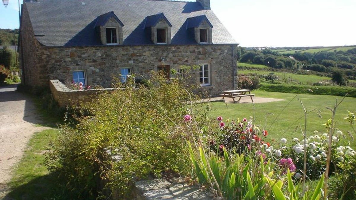 Jobourg Cottage | Renovated 3-Bedroom House with Fireplace and Wifi, La Hague