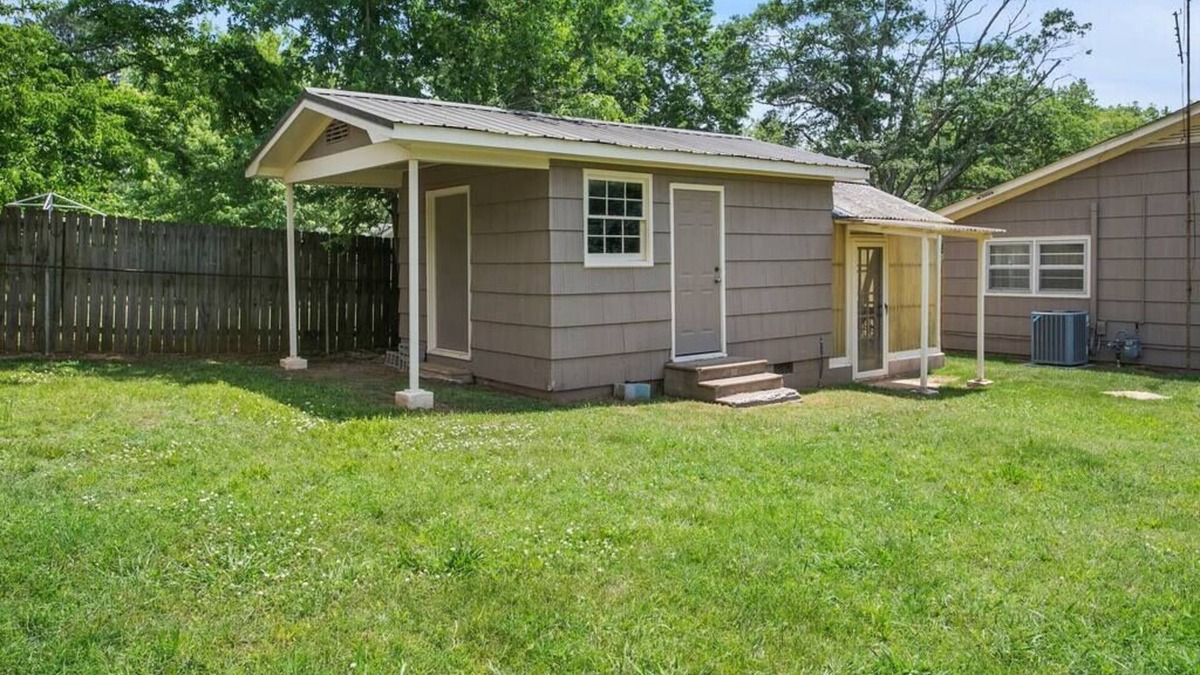 Decatur House | Renovated 3 bedroom home with all new furniture