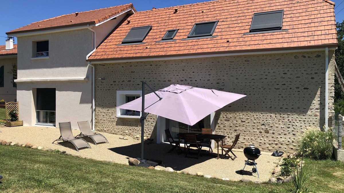 Astis Cottage | Renovated 3 épis barn with 1 to 2 air-conditioned bedrooms for 2 to 6 people.