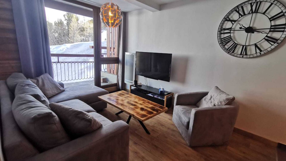 Arc-2000 Apartment | Renovated 3-room apartment, near center, balcony