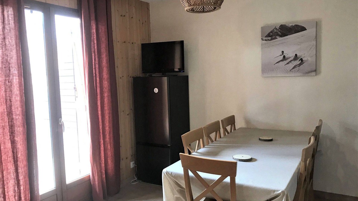 La Joue du Loup Ski Chalet | Renovated 3-room semi-detached chalet, 7 people, terrace, parking, pets allowed