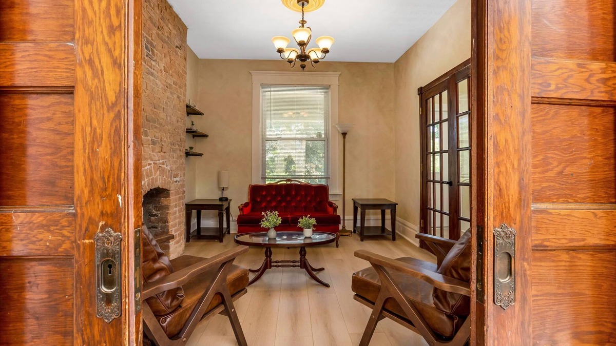 Franklin Park House | Renovated 3BD/2.5 BA On Franklin Park Conservatory! Private Gate to East Market