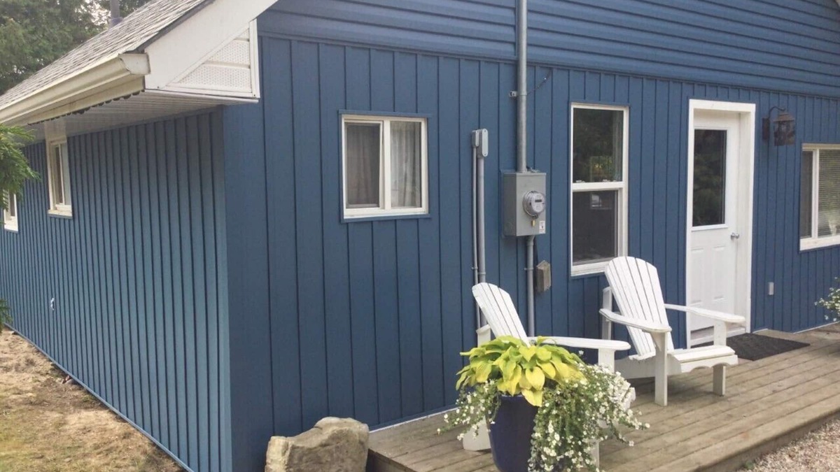 Sauble Beach Cottage | Renovated 4 Bedroom 2 minute walk to beach!