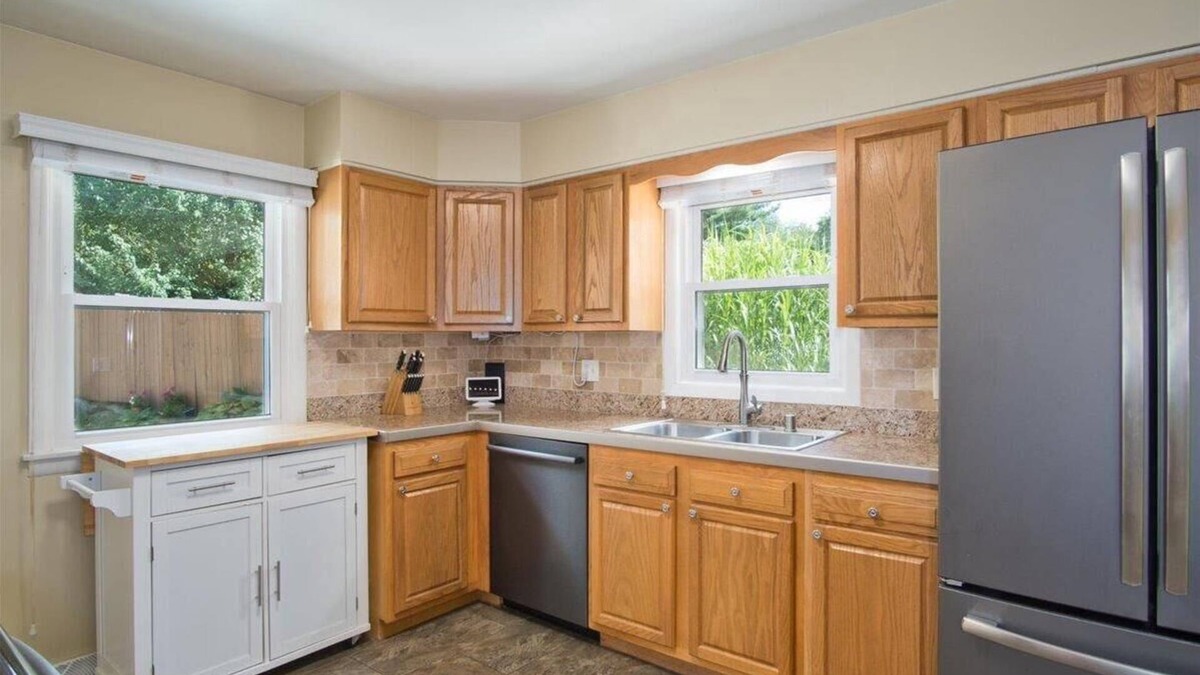 Madison House | Renovated 4 BR Home Near Madison