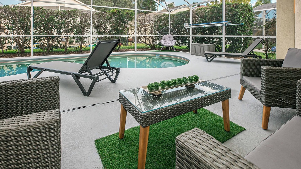 Westridge House | Renovated 4bd house close to Disney with heated pool, fireplace in Davenport