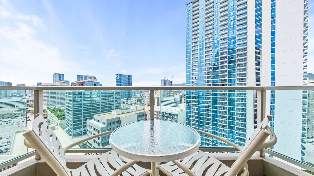 Ala Moana Apartment | Renovated Ala Moana Studio Stunning Views