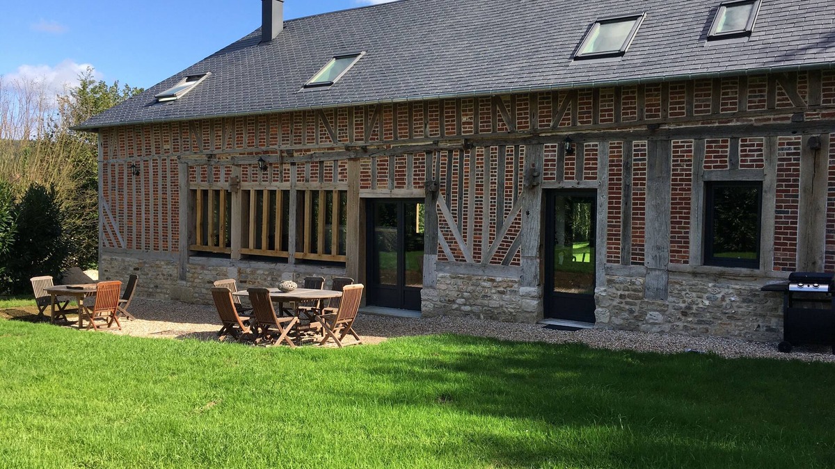 Tourville-en-Auge House | Renovated and decorated Norman wine press