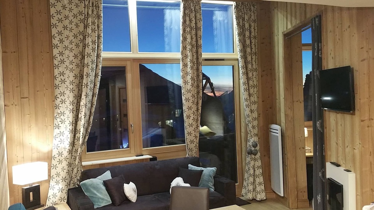 Avoriaz Apartment | Renovated and RARE Classified 3* Hyper Centre, at the foot of the slopes! Large bay window